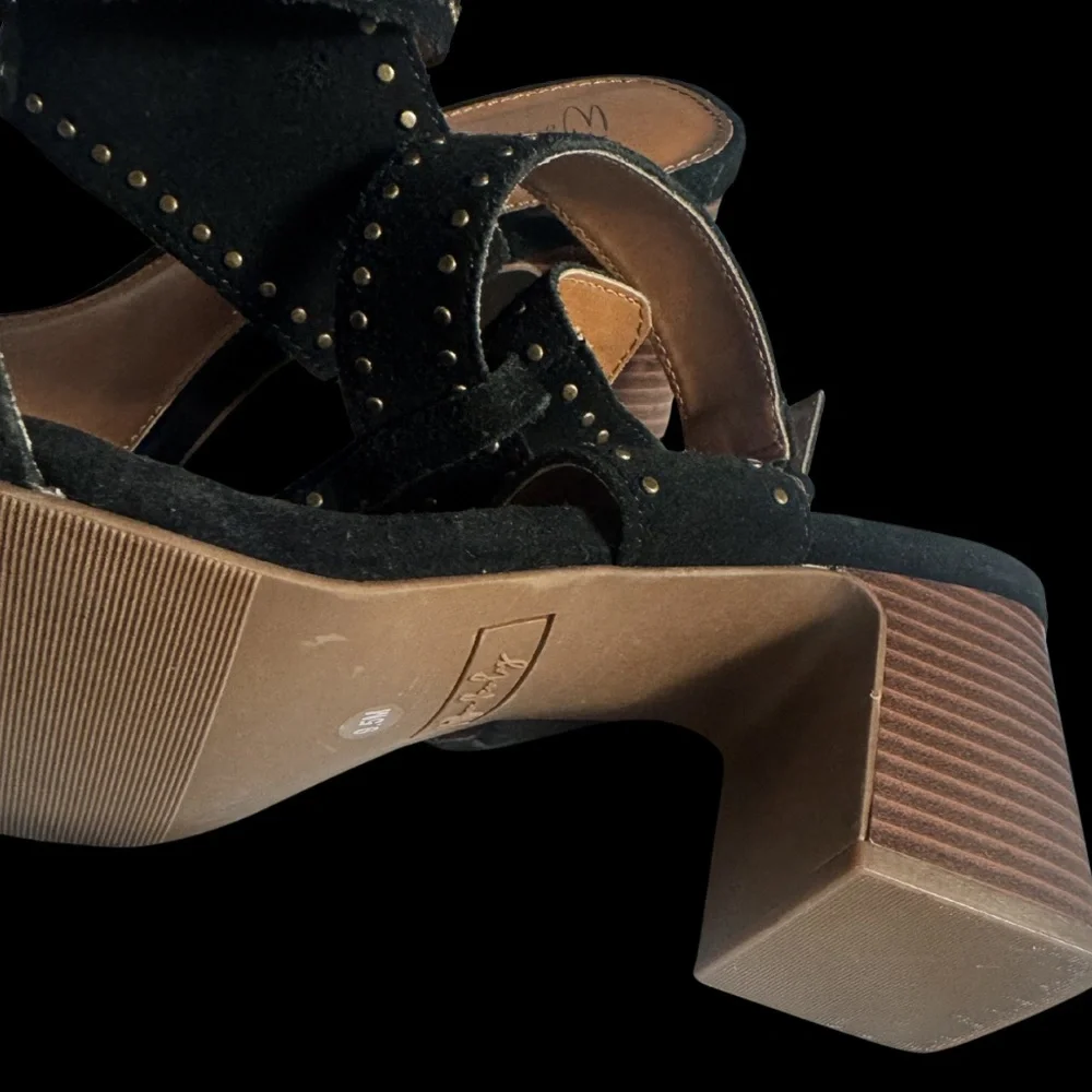 Wonderly Studded Block heel ankle sandals women’s size 8 black like new - Picture 5 of 5